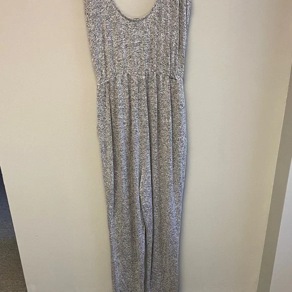 Express Grey Sleeveless Surplice Jumpsuit (M) - Picture 7 of 7